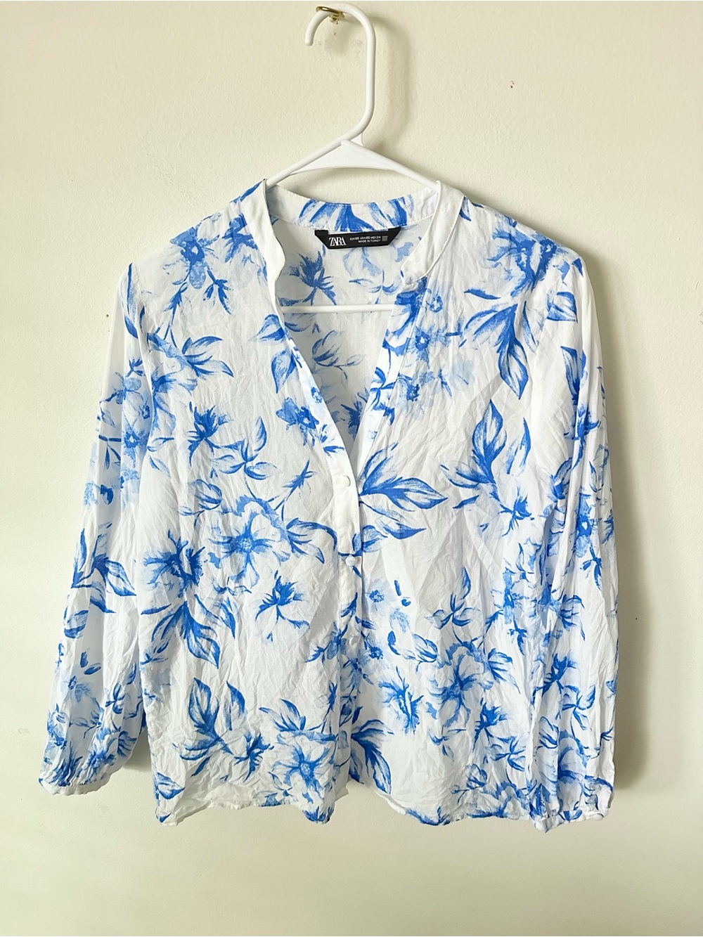 Zara White and Blue Floral Button-Front Blouse